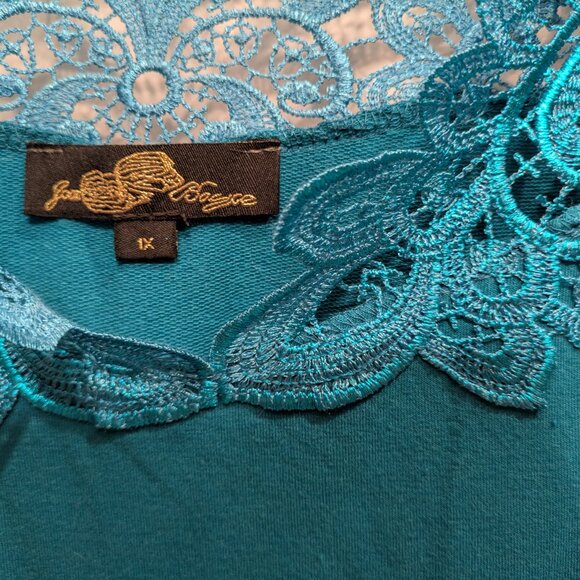 Lace trimmed cold shoulder top - Picture 5 of 5